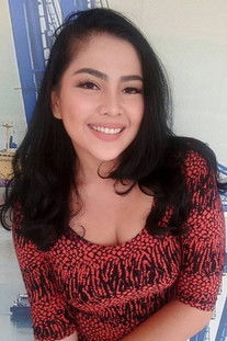 Vitta Mariana as Amalia (Lia)