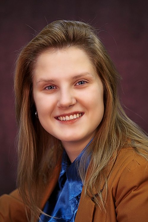 Elena Korotkova as Lena, administrator