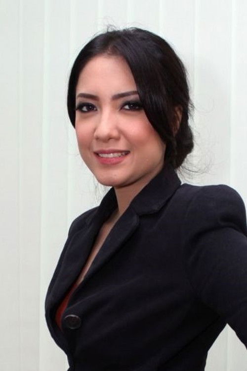 Tia Ivanka as Ayu