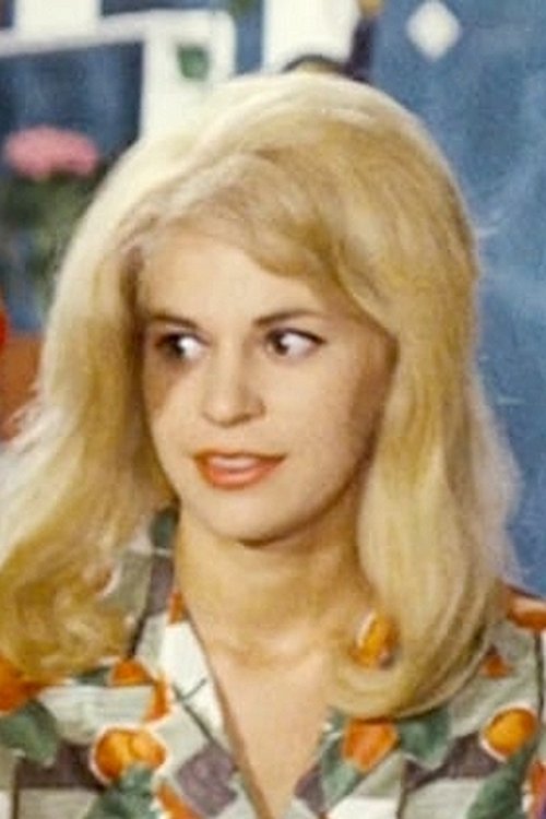 Hloi Liaskou as Popi Frantzi