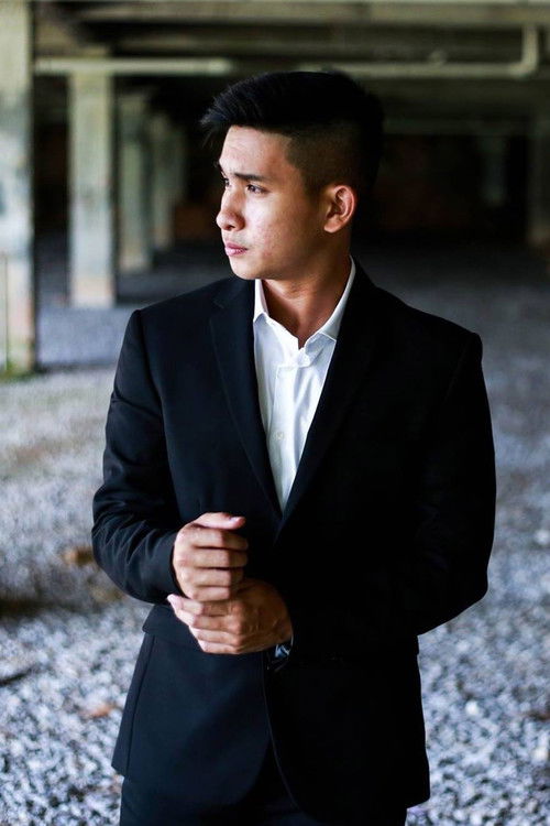 Chris MJ as Detective Ros