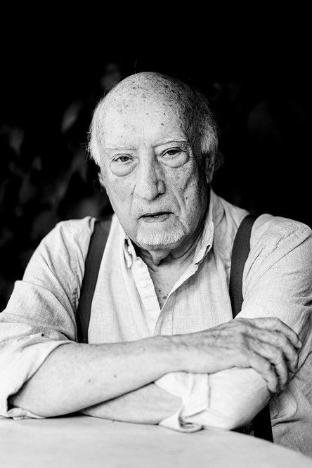 Manuel Vicent as Himself