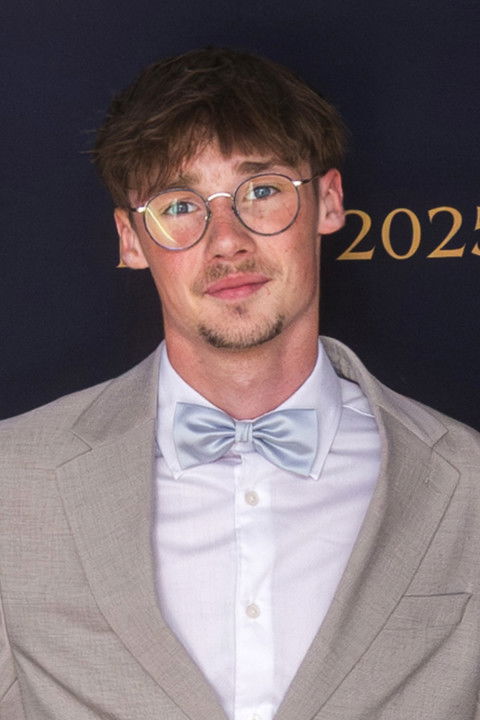 Félicien Koch as L'adolescent