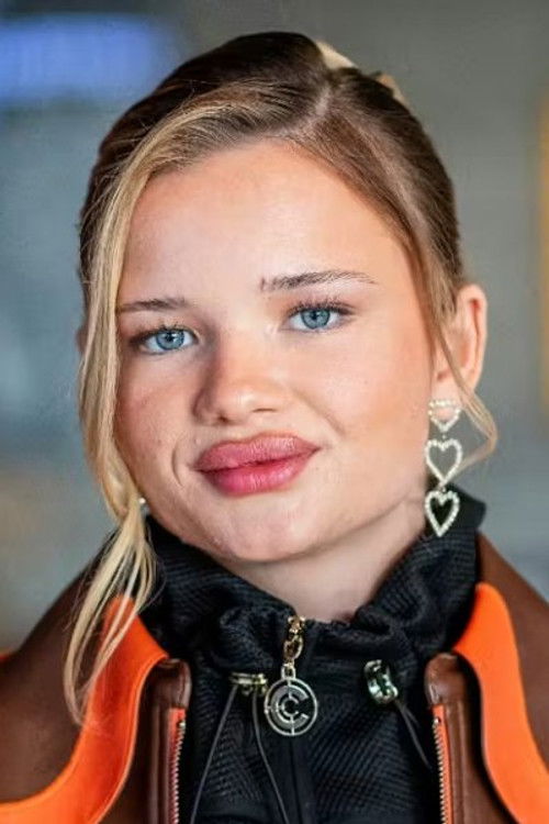 Rosa Frydensbjerg as Artist