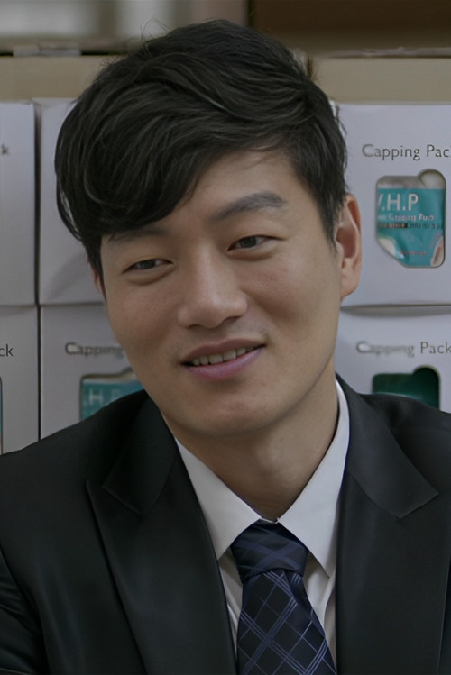 Park Jeong-wan as [Cosmetic Store Manager]