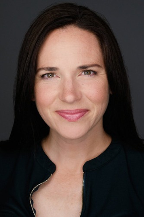 Erin Mackinnon as Carrie