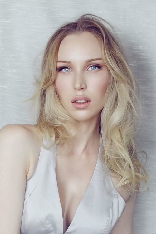 Georgina Moffat as Loren