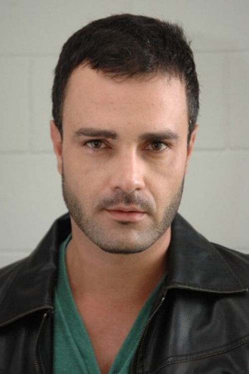 Rodrigo Phavanello as Rafael Lemos