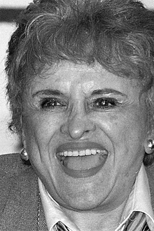 María Luisa Mendoza as Cabaretera