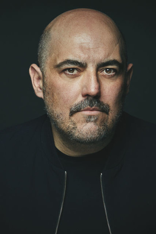 Gabriel Munoz Munoz as Barkeeper