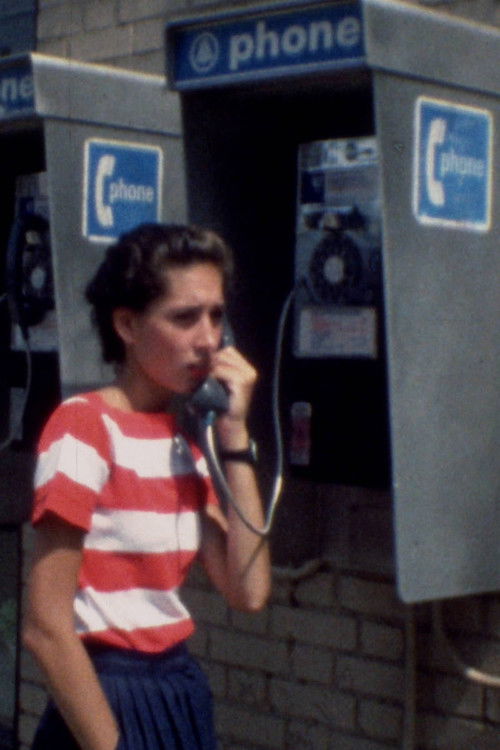 Ania Suarez as Robyn Avis