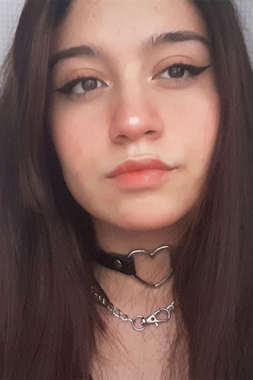 Frida Tagle as Victoria