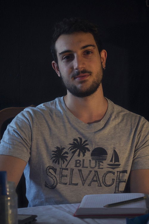 Emilio Antonucci as Fantasma con maletín