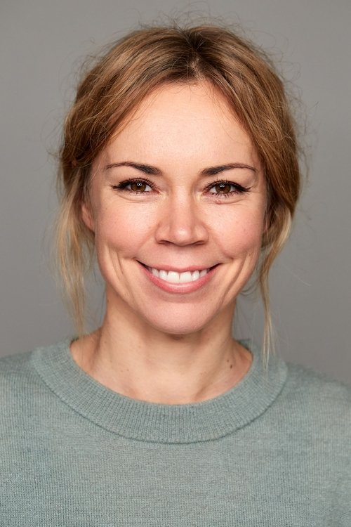 Julia Franzke as Schwester Anja