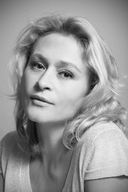 Irina Movilă as Mara