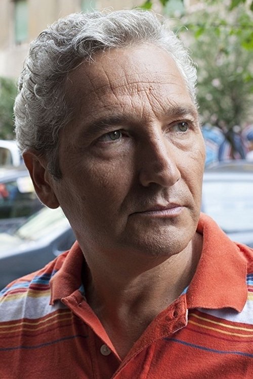 Johnny Messana as Roberto