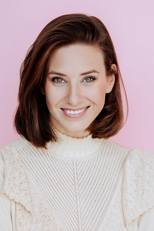 Zofia Schwinke as Laura