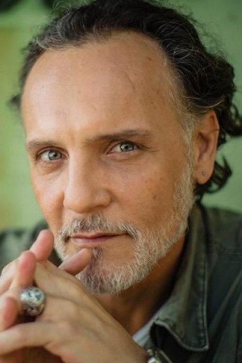 Gustavo Novaes as Gustavo