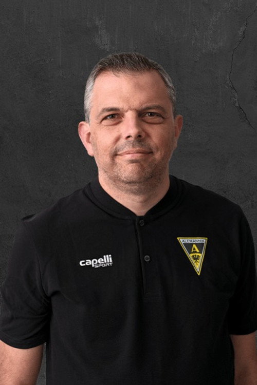 Lutz Van Hasselt as self