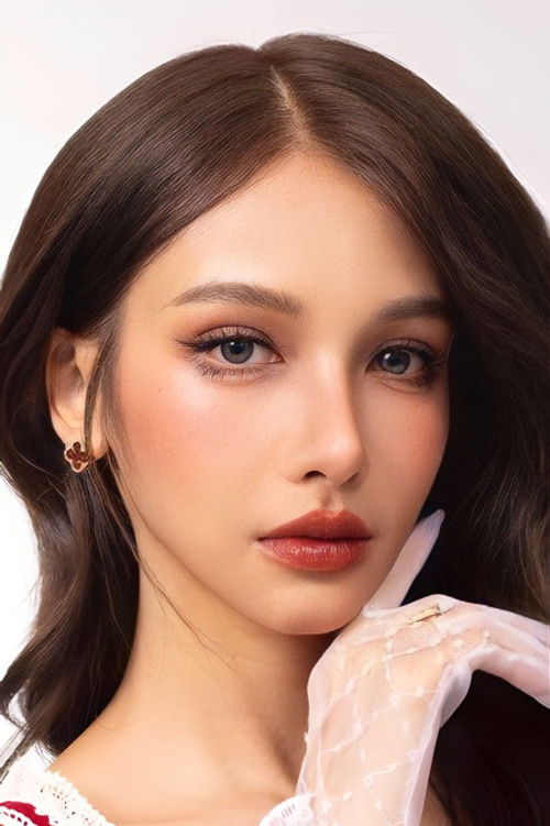 Pichsinee Veerasuthima as Nok