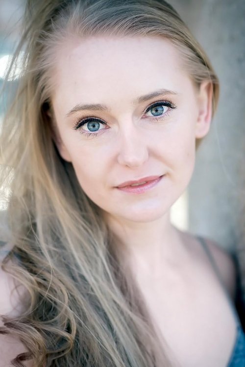 Kristen McCabe as Elizabeth