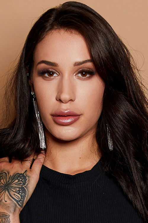 Lola Bellucci as Lola