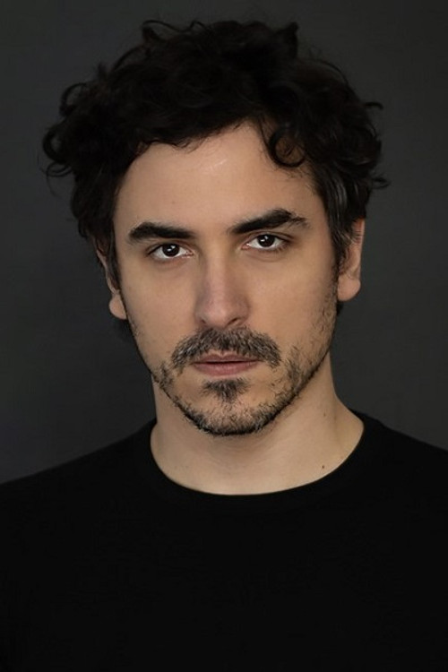 Santi Bayón as Roberto Vasquez IV (Henry's Dad)
