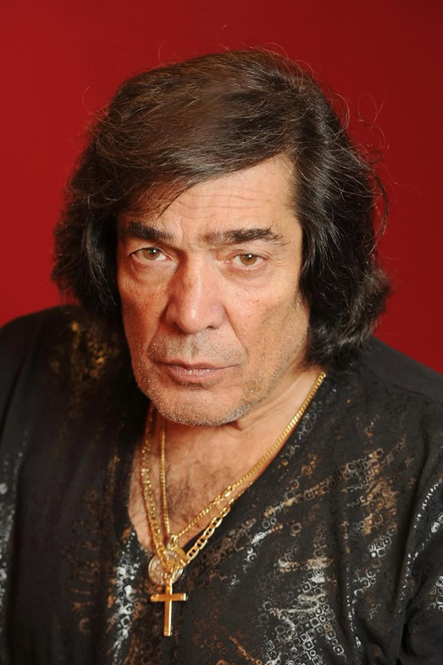 Cacho Castaña as Cueto