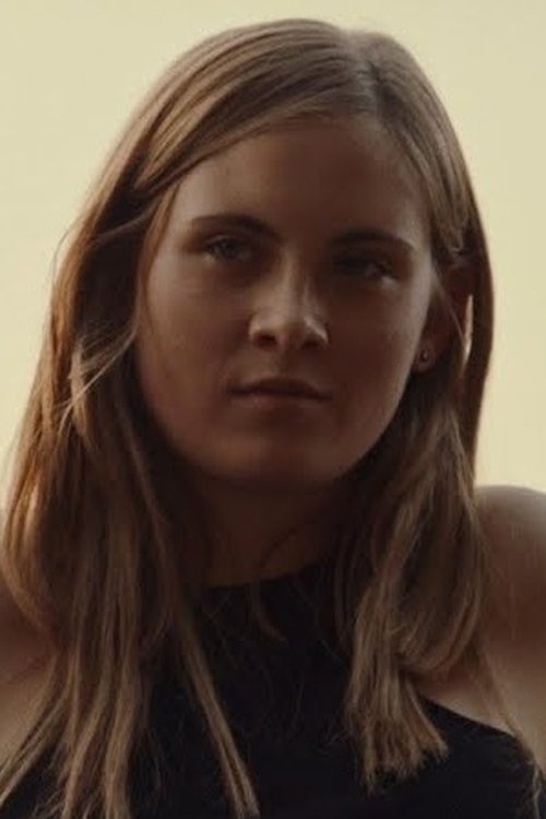 Jil Devresse as Alma Muer