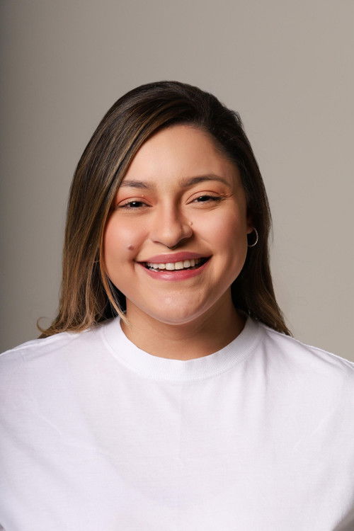 Adriele Chagas as Fátima Regina