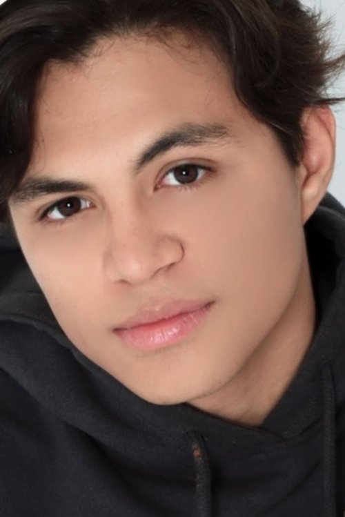 Alessio Valentini as Leo niño