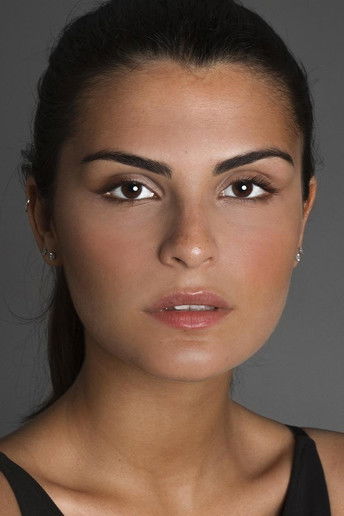 Maria Gomes Andrade as Joana