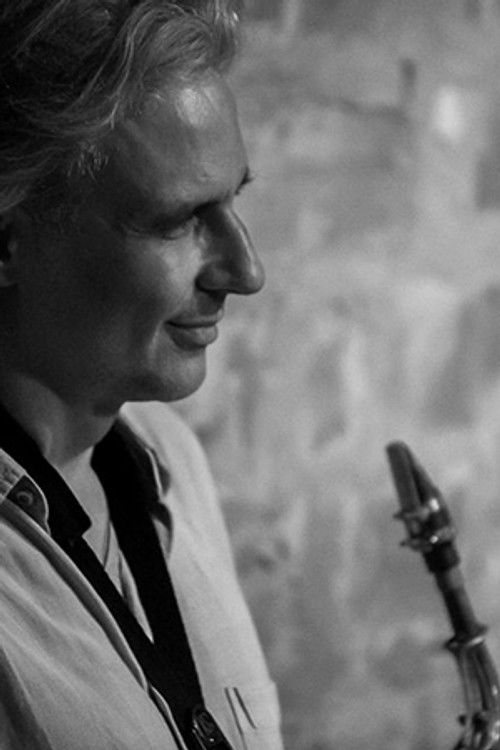 Perico Sambeat as Músico