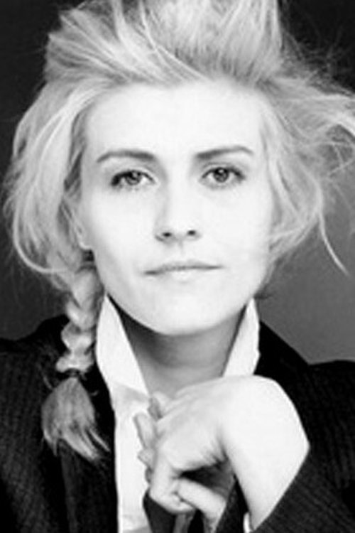 Franci Camus as La serveuse de Coire