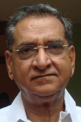 Gollapudi Maruti Rao as Gandabherundam