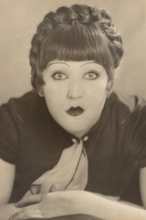 Catherine Hessling as Karen