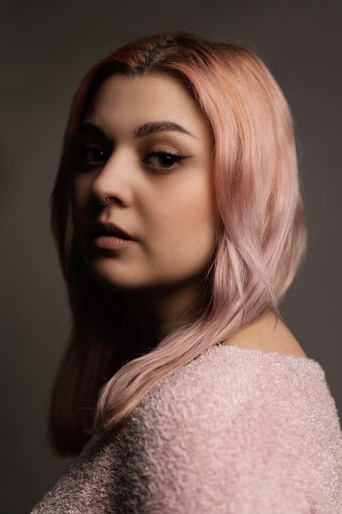 Yasmine Gzaiel as Alice