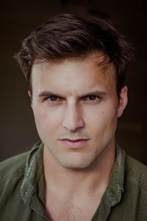 Anton Hedayat as Diver