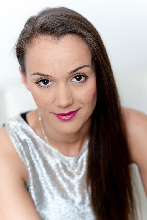 Nikolett Molnár as Anna