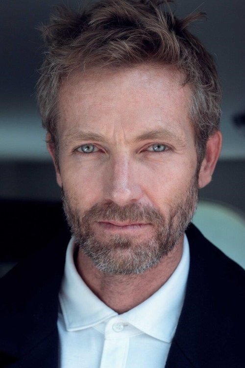 Martijn Kuiper as Norman Nelson