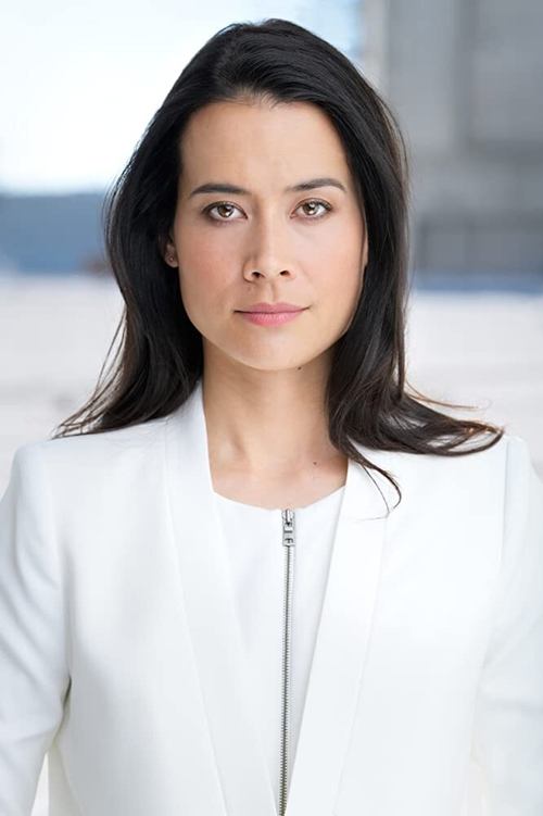 Shi Ne Nielson as Taylor