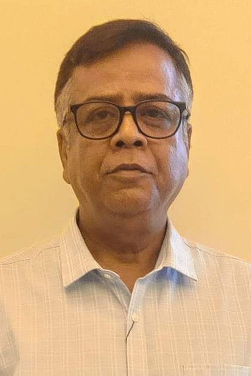 Prithwis Halder as Old Man (Hawker)