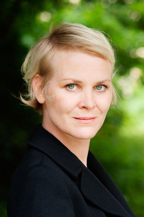 Janine Kress as Nonne