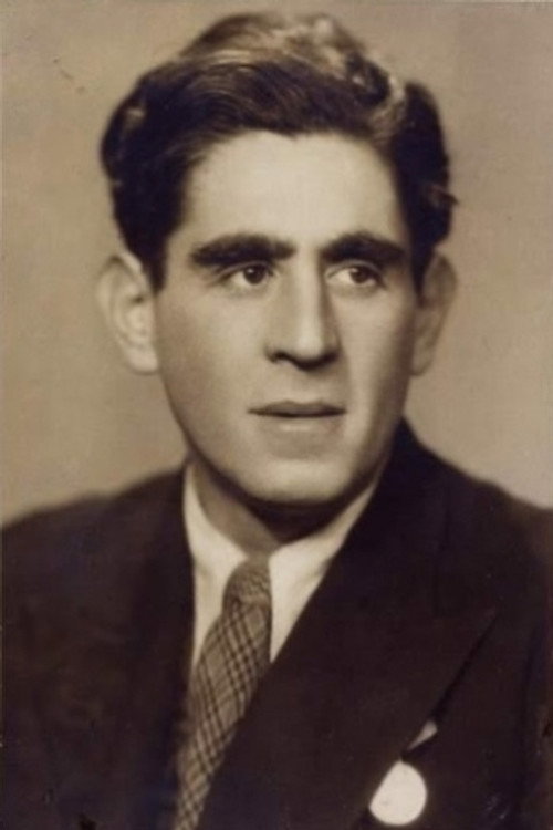 Mikhail Devyatkin as Марк Дубинка