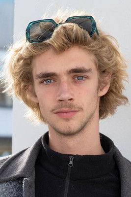 Mil Sinaeve as Franz (age 25)