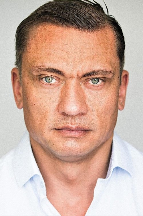 Alex Batareanu as Lead Guard