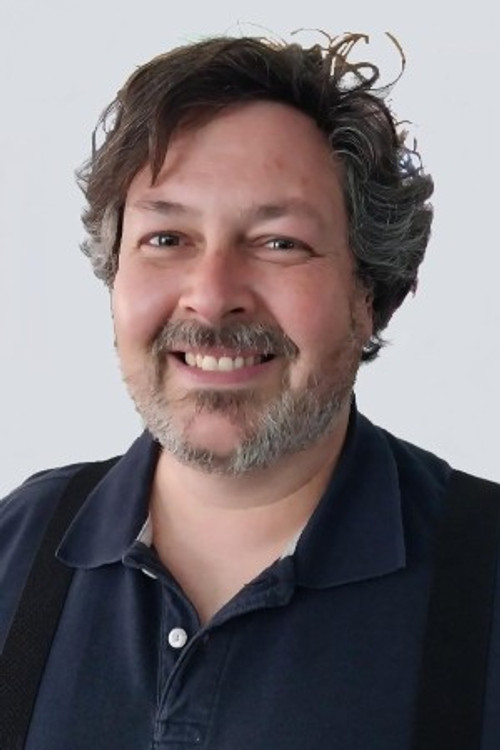 Daniel Barnett as Bob