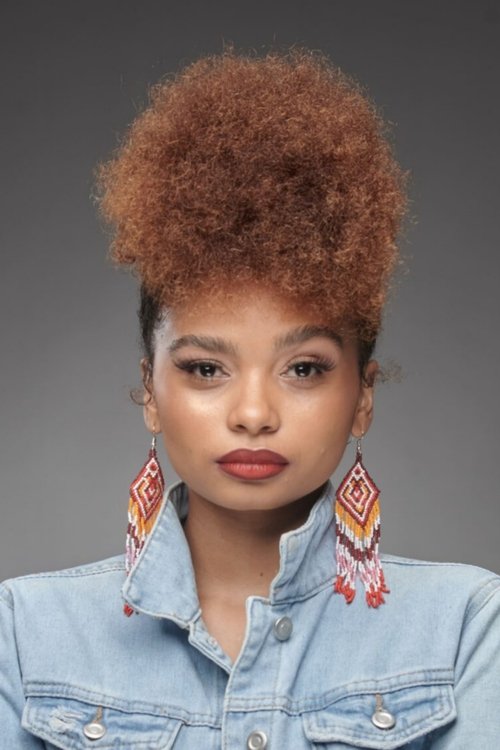 Hope Mbhele as Amahle