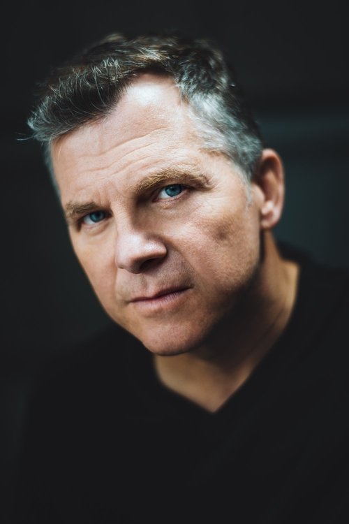 Gary Galone as Officer Davis