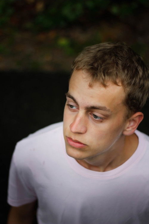 Emil Gustafsson as Ebbe